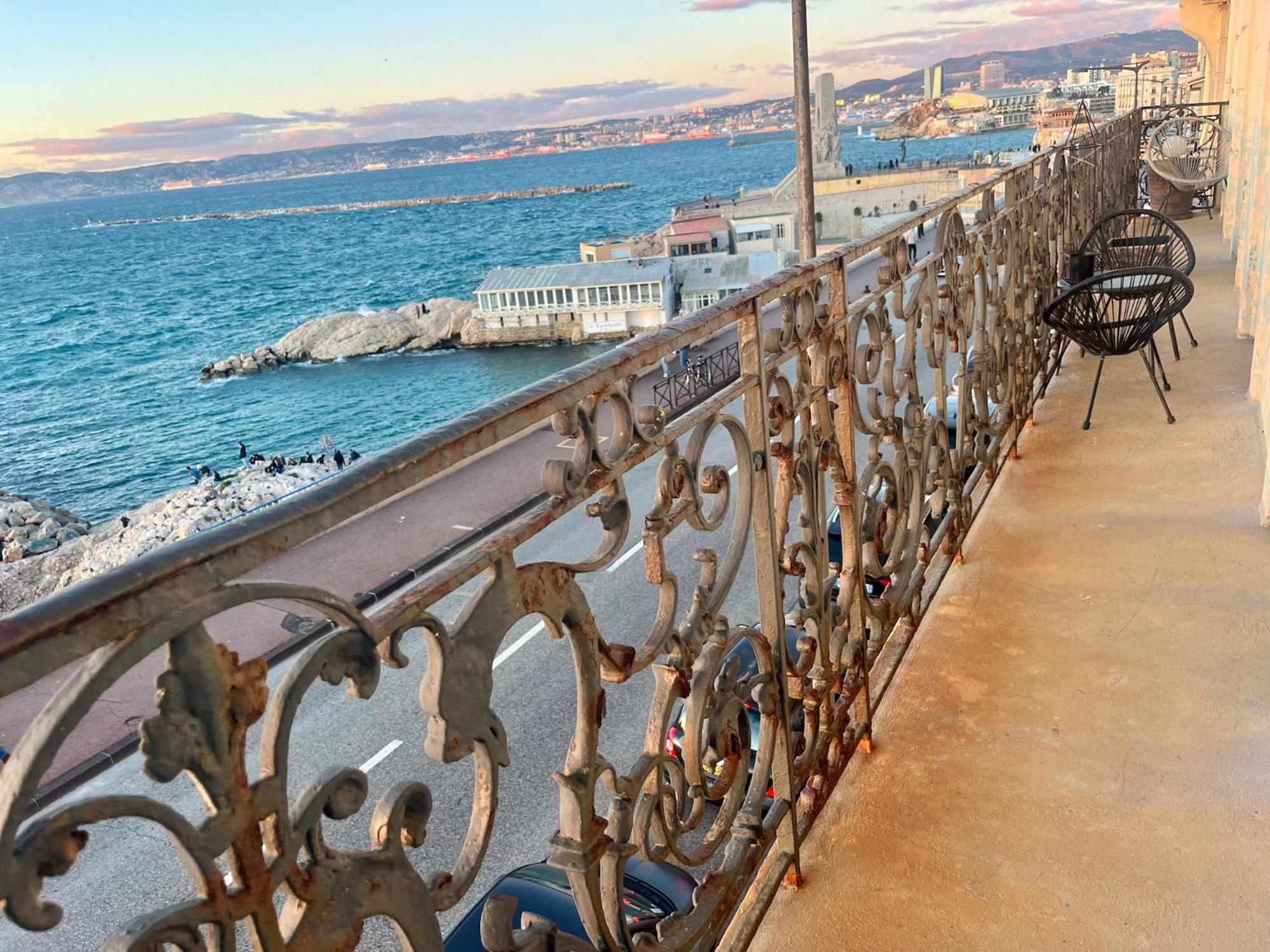 Appartement Sur La Corniche Kennedy Face A La Mer Marseille Exterior photo